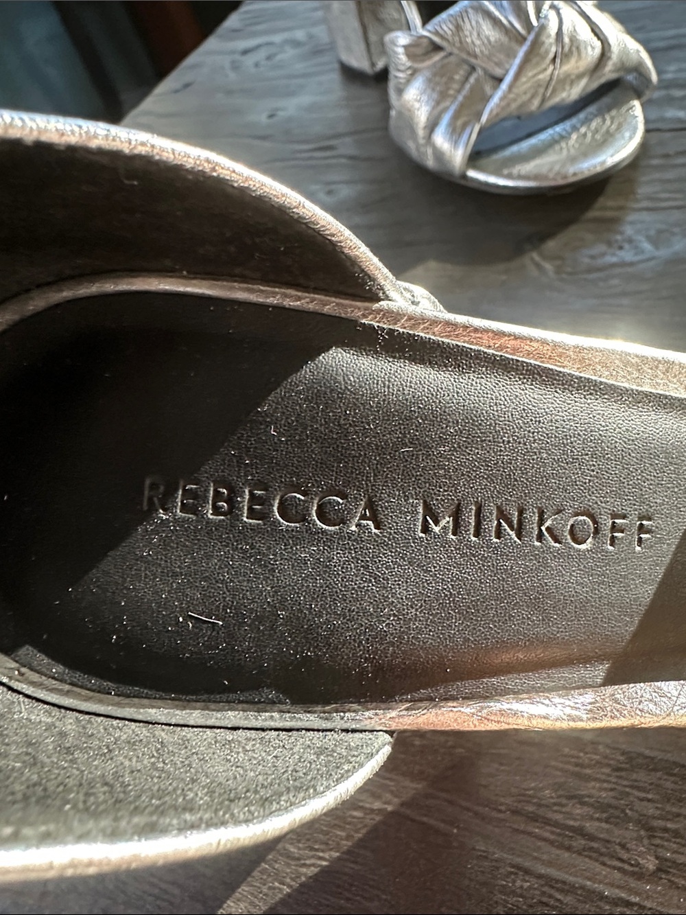Rebecca Minkoff Silver Metallic Leather Knotted Block Heel Sandals 7.5 - Picture 2 of 8